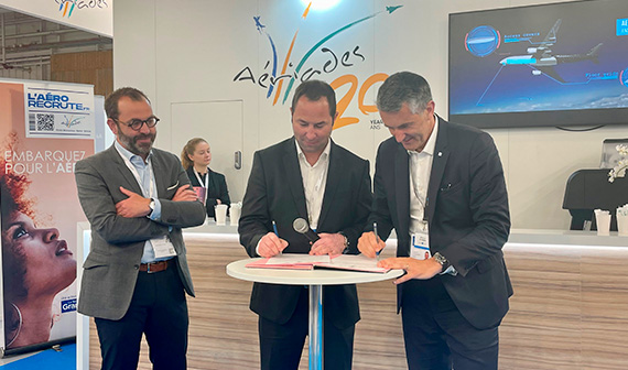 Signature SOGECLAIR et 4CAD Group lors du Bourget 2023