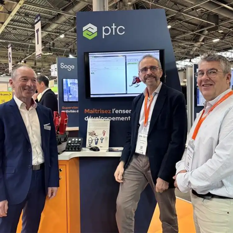 4CAD Group au salon Global Industrie, près du totem PTC