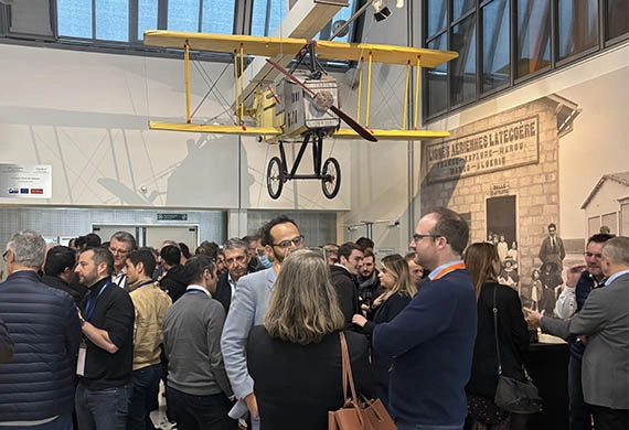 Des échanges entre professionnels de l'aéronautique